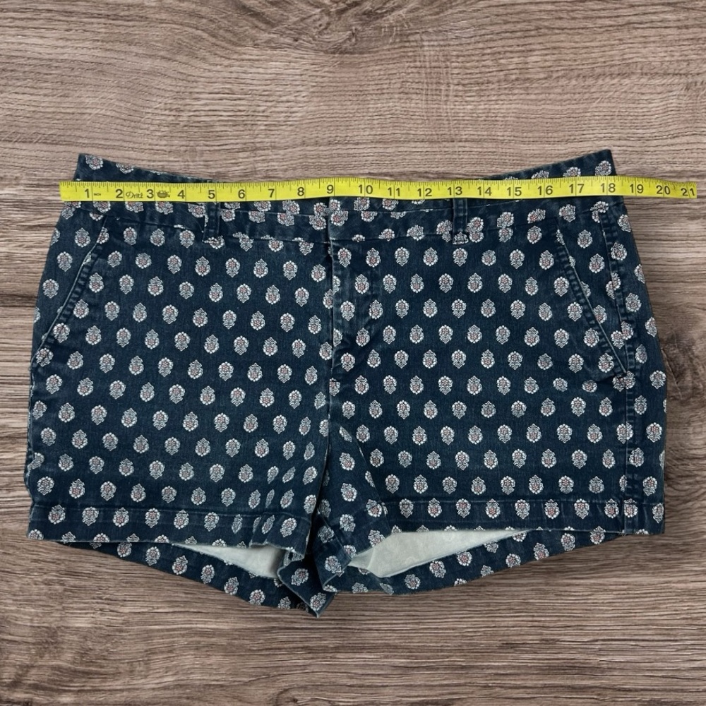 Khakis by Gap City 3 inch Shorts Sz: 14 - Picture 3 of 9